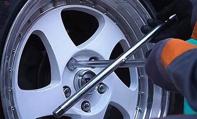 فك وتركيب الإطارات والجنوط